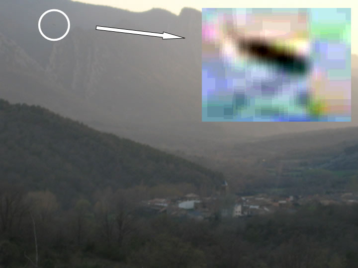 OVNI fotografiado sobre Rasal - (Huesca - España) - 19 de abril de 2007