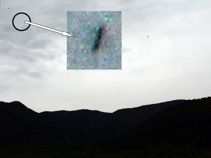 OVNI fotografiado en Rasal - (Huesca - España) - 3 de mayo de 2015