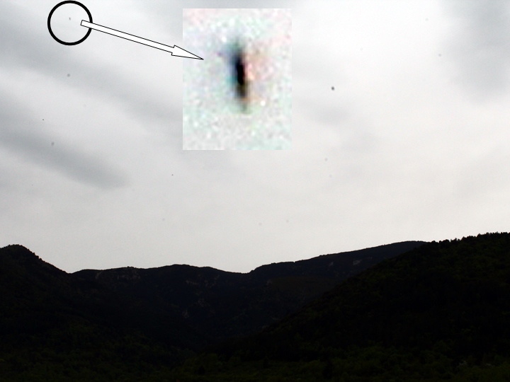 OVNI fotografiado en Rasal - (Huesca - España) - 3 de mayo de 2015