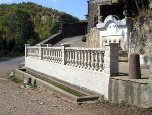 Fuente de cuatro caños con cabeza de león de Rasal